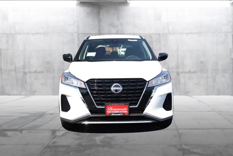 Nissan Kicks Play Vehicle Image 04