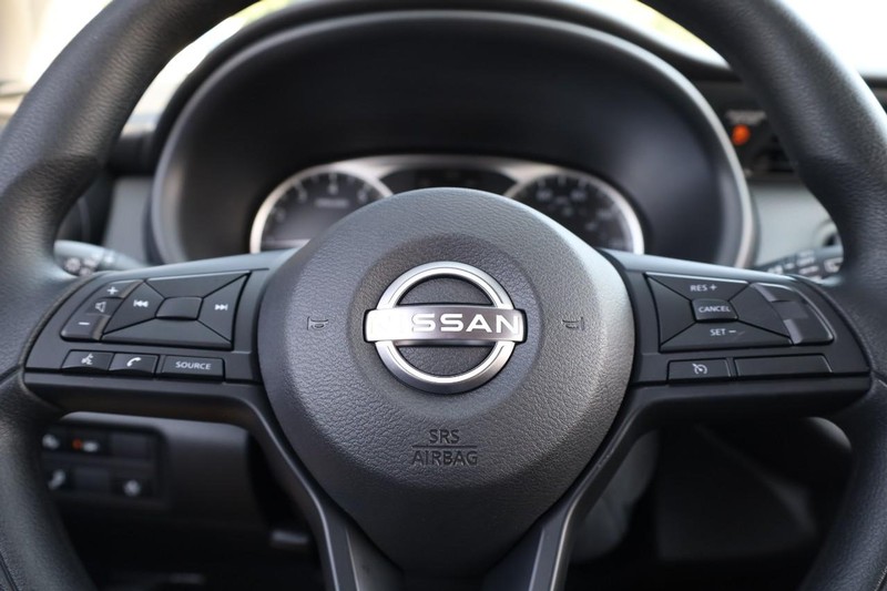 Nissan Kicks Play Vehicle Image 11