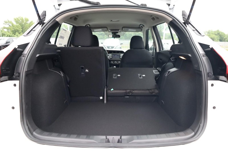 Nissan Kicks Play Vehicle Image 08