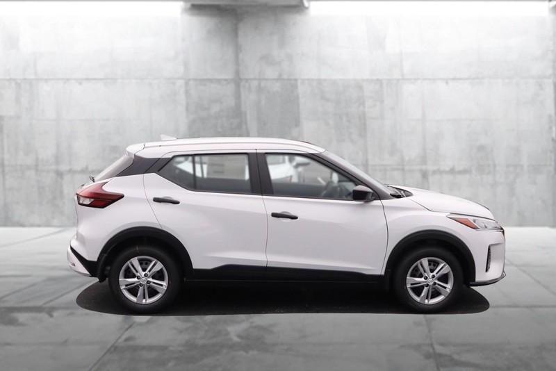 Nissan Kicks Play Vehicle Image 05