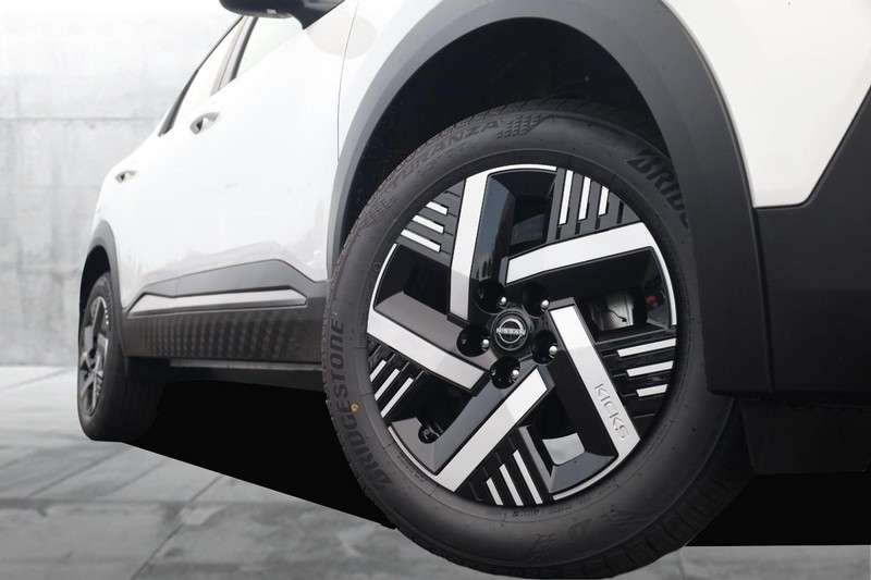 Nissan Kicks Vehicle Image 03