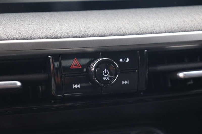 Nissan Kicks Vehicle Image 13