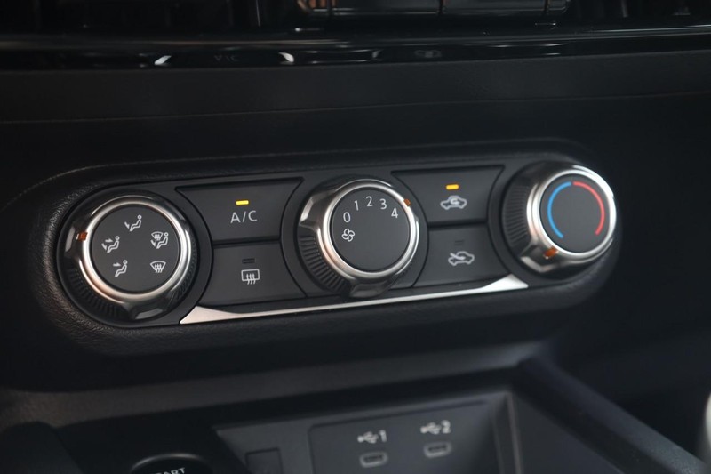 Nissan Kicks Vehicle Image 14