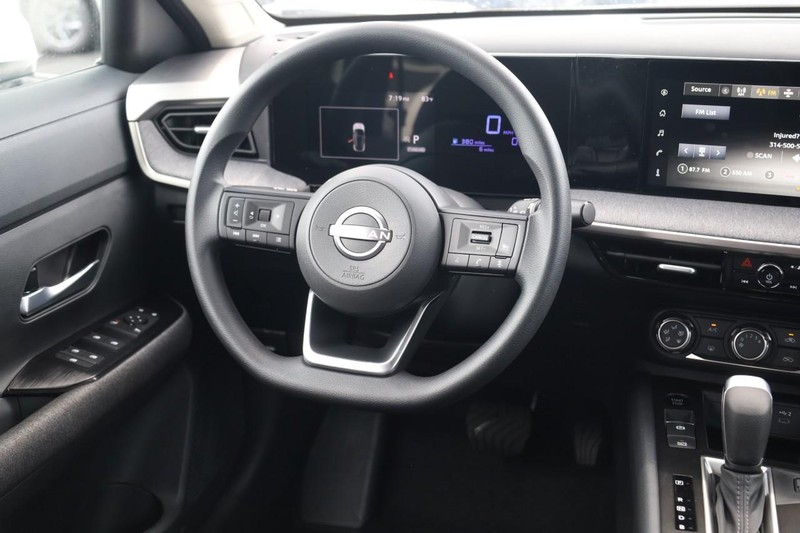 Nissan Kicks Vehicle Image 23