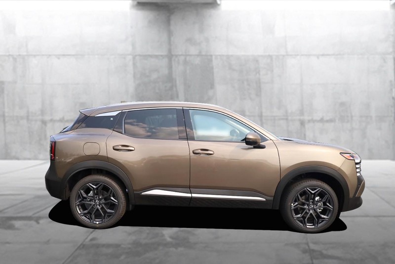 Nissan Kicks Vehicle Image 05