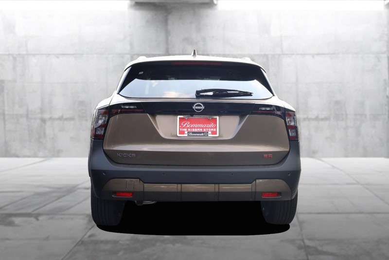 Nissan Kicks Vehicle Image 06