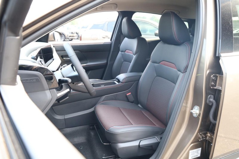 Nissan Kicks Vehicle Image 08