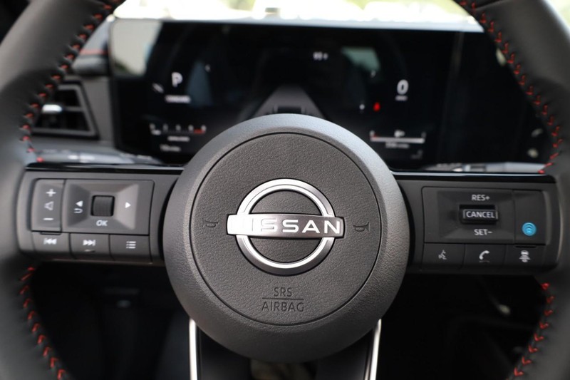 Nissan Kicks Vehicle Image 09
