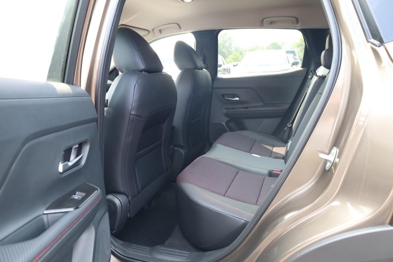 Nissan Kicks Vehicle Image 21