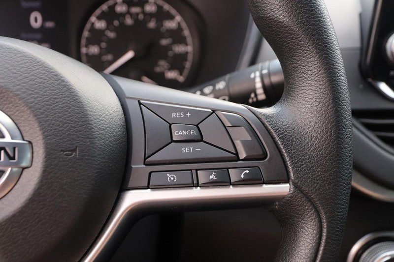 Nissan Altima Vehicle Image 12