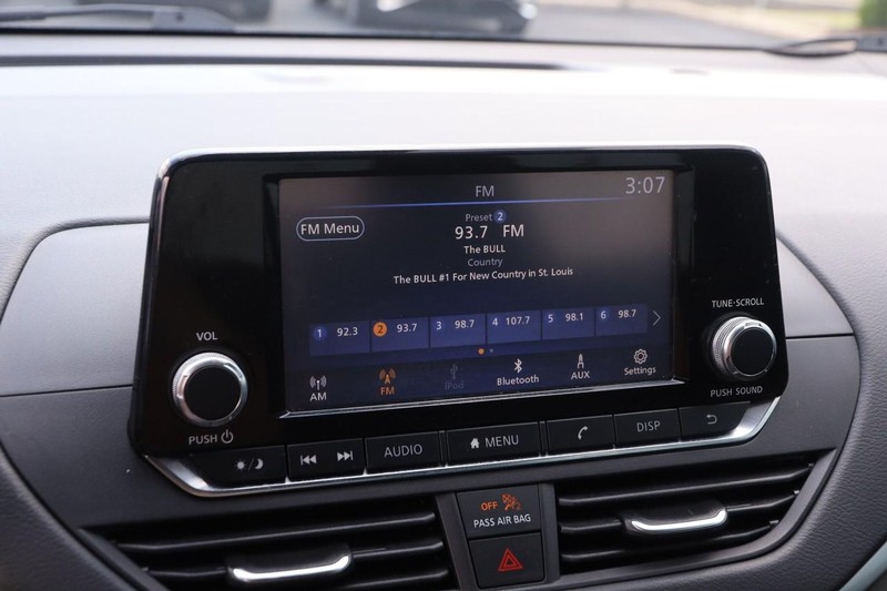 Nissan Altima Vehicle Image 15