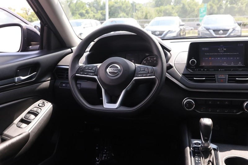 Nissan Altima Vehicle Image 20