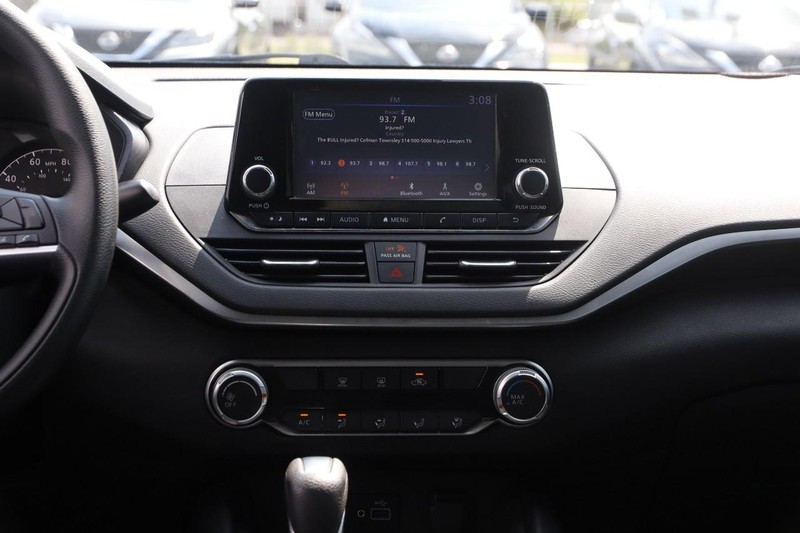 Nissan Altima Vehicle Image 22