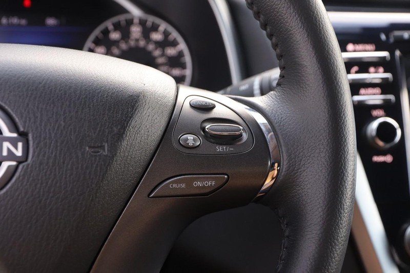 Nissan Murano Vehicle Image 12