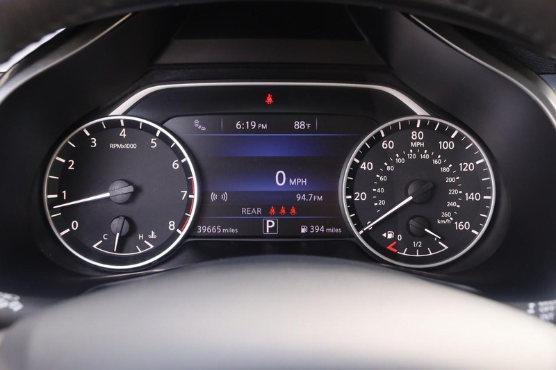 Nissan Murano Vehicle Image 13