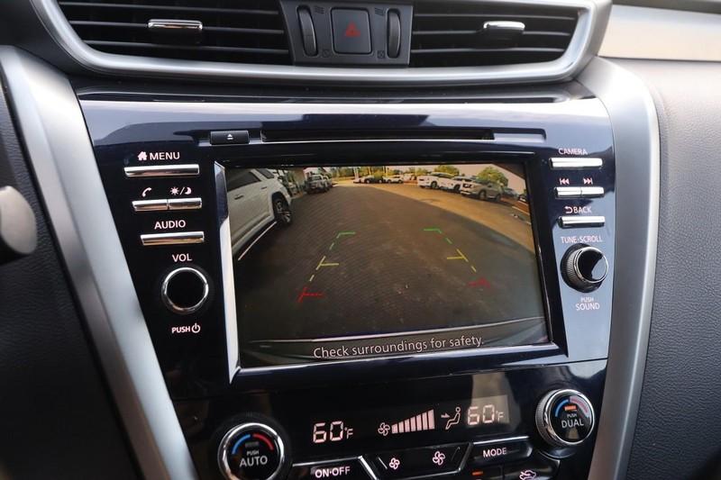 Nissan Murano Vehicle Image 16