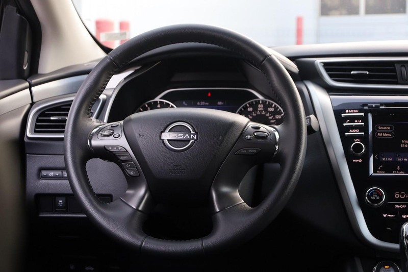 Nissan Murano Vehicle Image 22