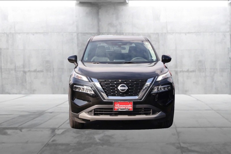 Nissan Rogue Vehicle Image 04