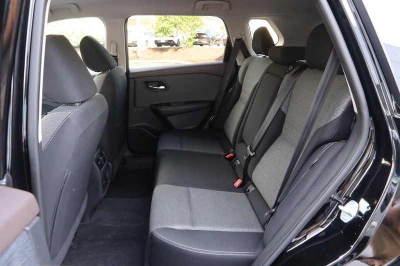 Nissan Rogue Vehicle Image 09