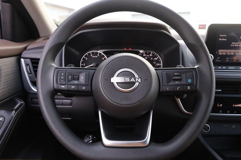 Nissan Rogue Vehicle Image 10