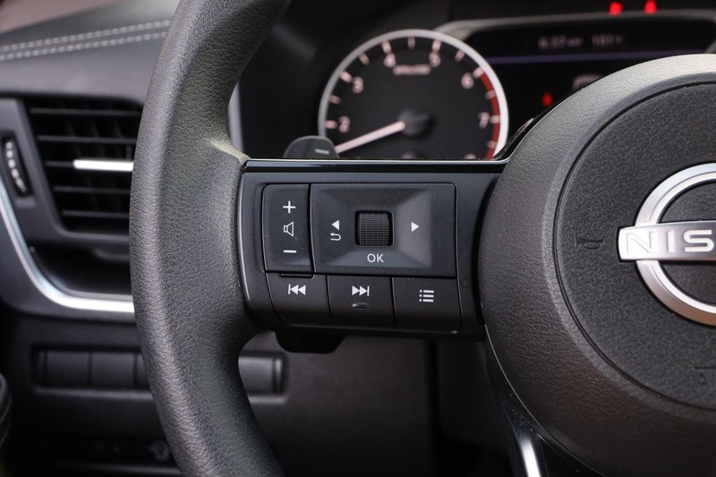 Nissan Rogue Vehicle Image 11