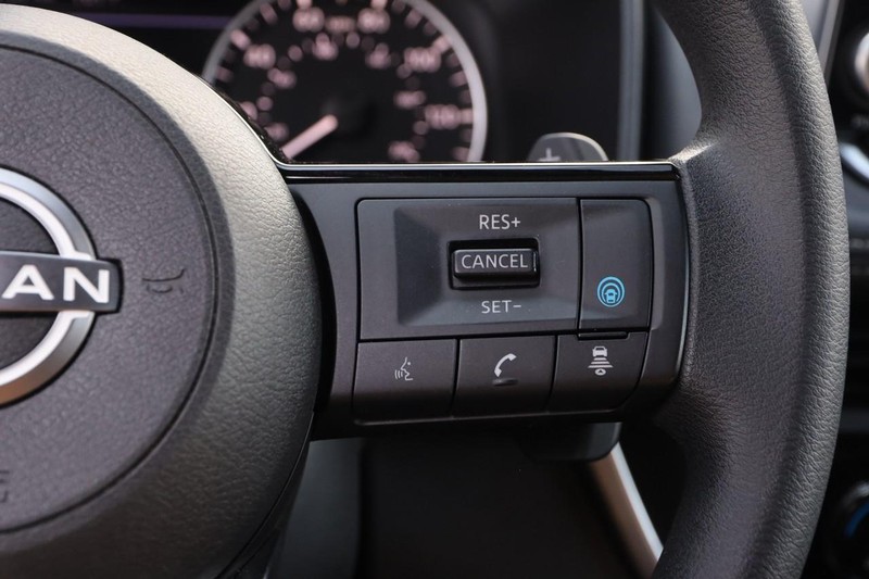 Nissan Rogue Vehicle Image 12