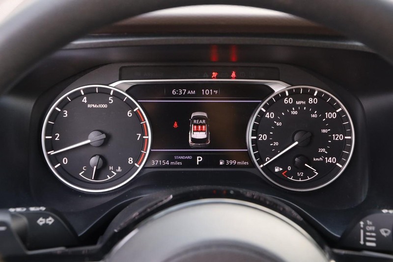 Nissan Rogue Vehicle Image 13