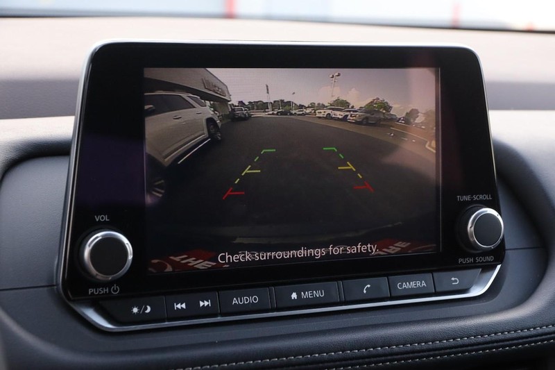 Nissan Rogue Vehicle Image 16