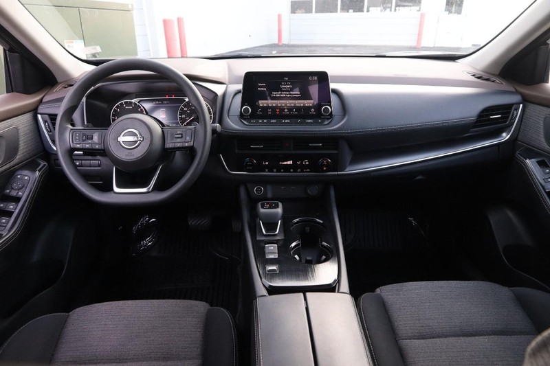 Nissan Rogue Vehicle Image 19