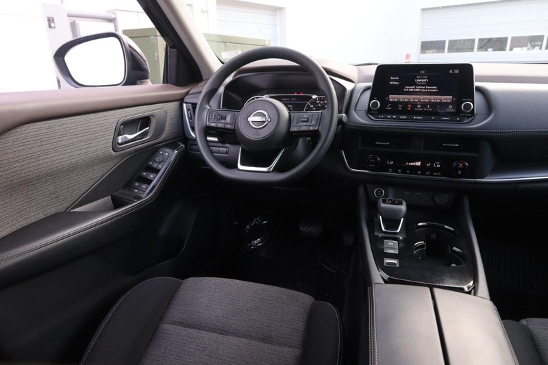Nissan Rogue Vehicle Image 20