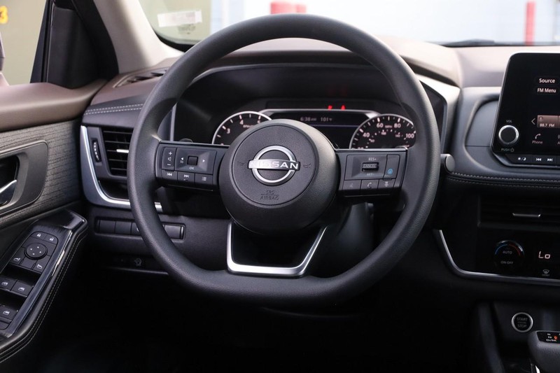 Nissan Rogue Vehicle Image 21
