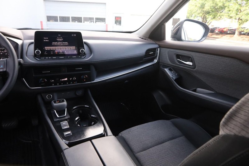 Nissan Rogue Vehicle Image 23