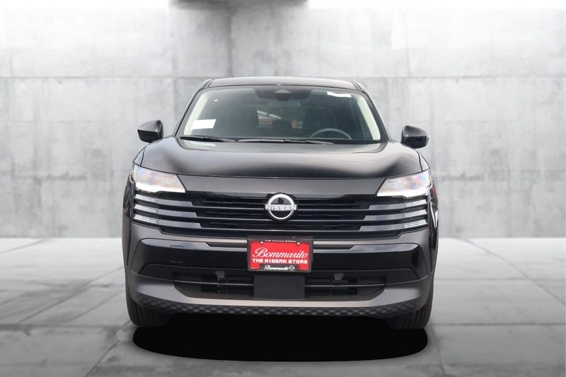 Nissan Kicks Vehicle Image 04