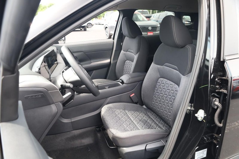 Nissan Kicks Vehicle Image 08