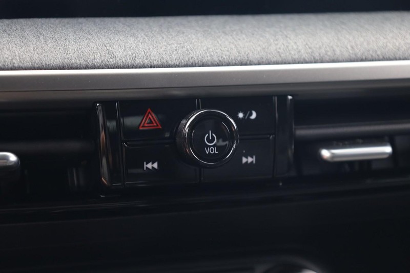 Nissan Kicks Vehicle Image 13