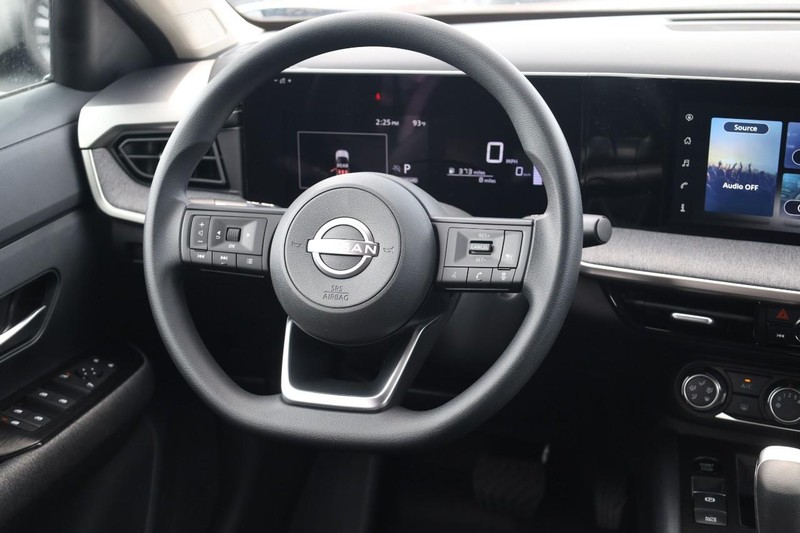 Nissan Kicks Vehicle Image 23