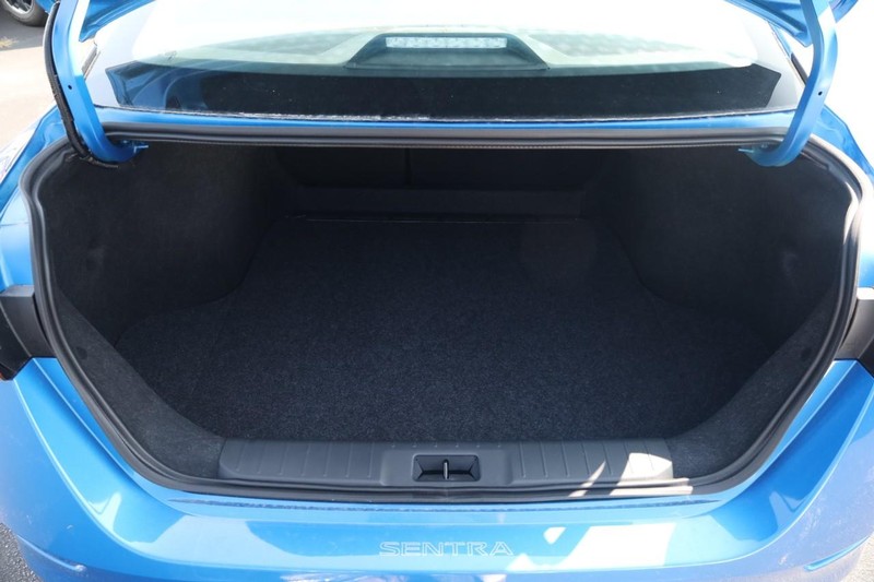 Nissan Sentra Vehicle Image 07