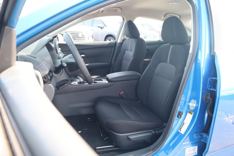 Nissan Sentra Vehicle Image 08