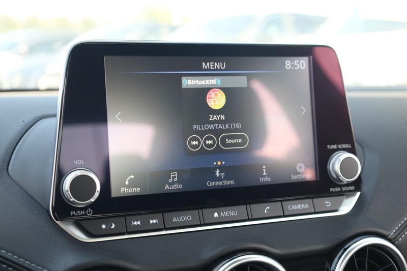 Nissan Sentra Vehicle Image 11