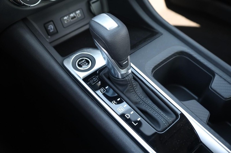 Nissan Sentra Vehicle Image 15