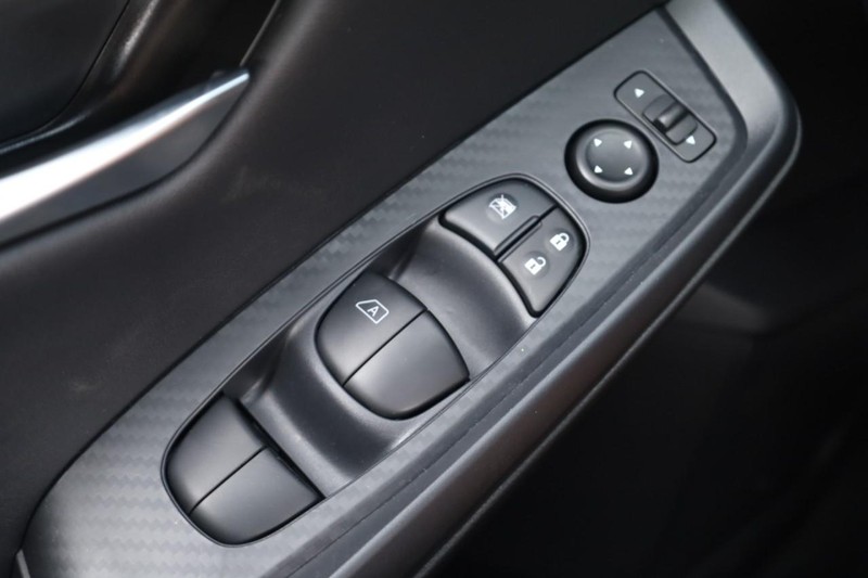 Nissan Sentra Vehicle Image 17