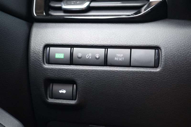 Nissan Sentra Vehicle Image 18