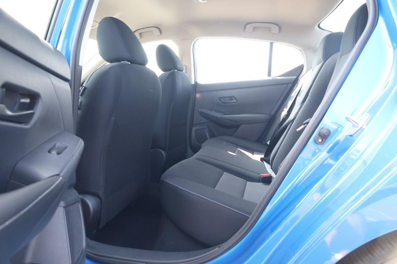 Nissan Sentra Vehicle Image 19