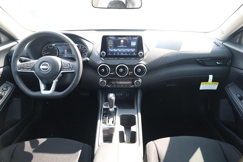 Nissan Sentra Vehicle Image 21