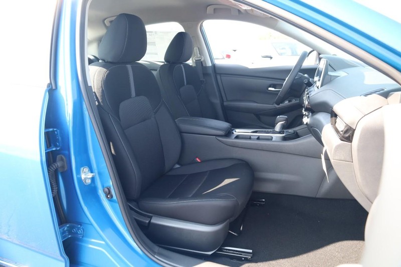 Nissan Sentra Vehicle Image 23