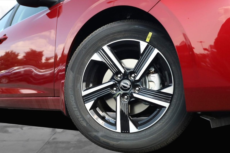 Nissan Sentra Vehicle Image 03