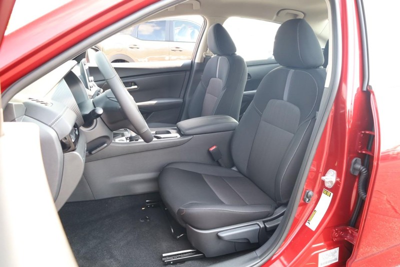 Nissan Sentra Vehicle Image 08