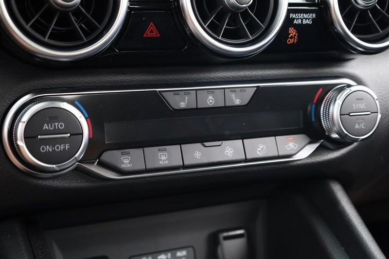 Nissan Sentra Vehicle Image 14