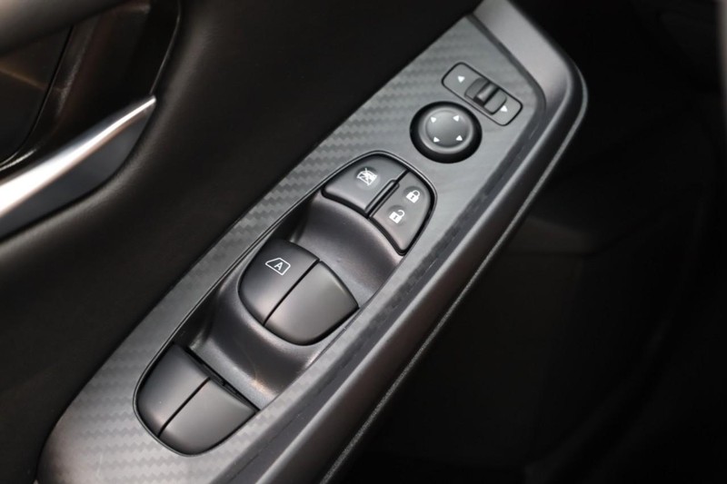 Nissan Sentra Vehicle Image 18