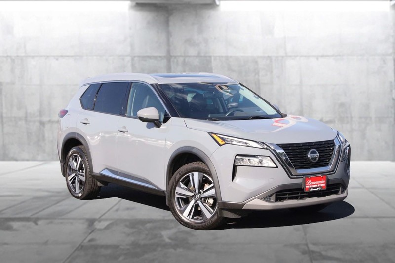 Nissan Rogue Vehicle Image 02